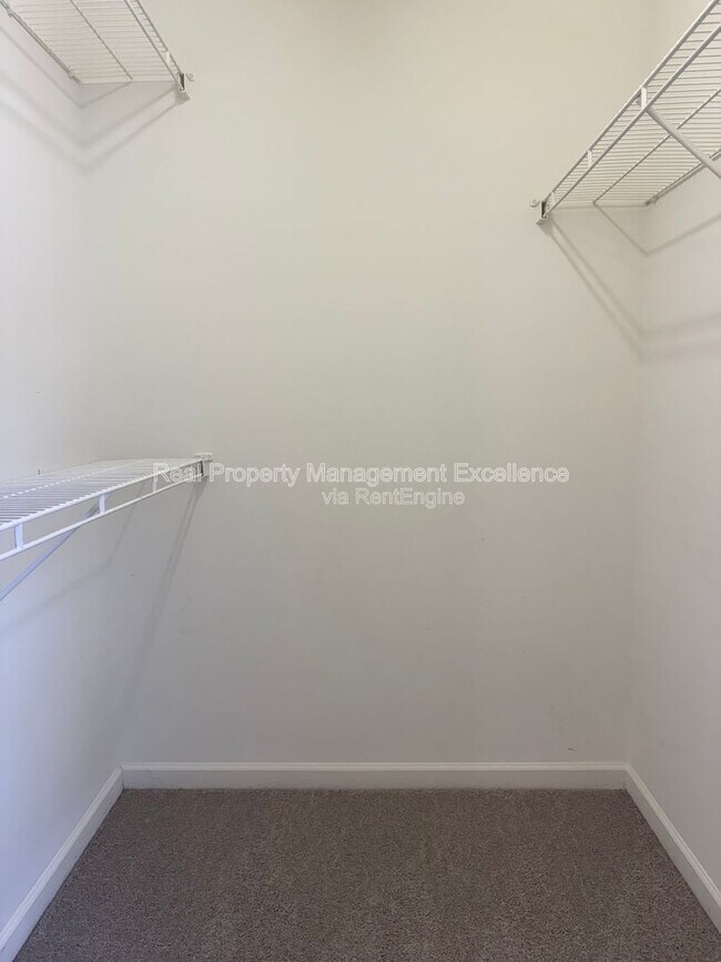 Building Photo - 16 Red Ln