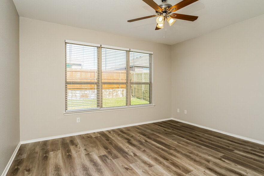 Building Photo - 415 Fisherman Trail