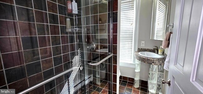 Building Photo - 1211 33rd St NW