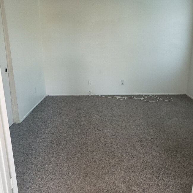 Building Photo - (((AVAILABLE))) REDLANDS 3bed 2 bath Must See!