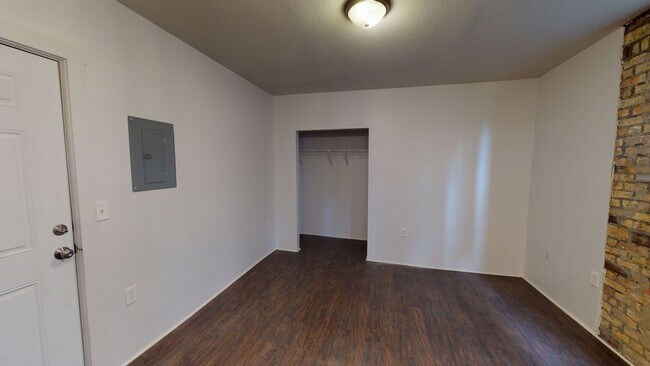 Building Photo - 108 S Hosmer St