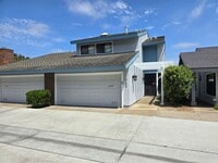 Building Photo - Spacious 3-Bedroom, 2.5-Bath Townhome in Desirable La Jolla