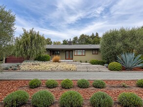 Building Photo - 1146 Ragatz Ln