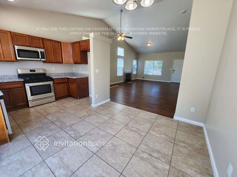 Building Photo - 5012 Fernwood Cir