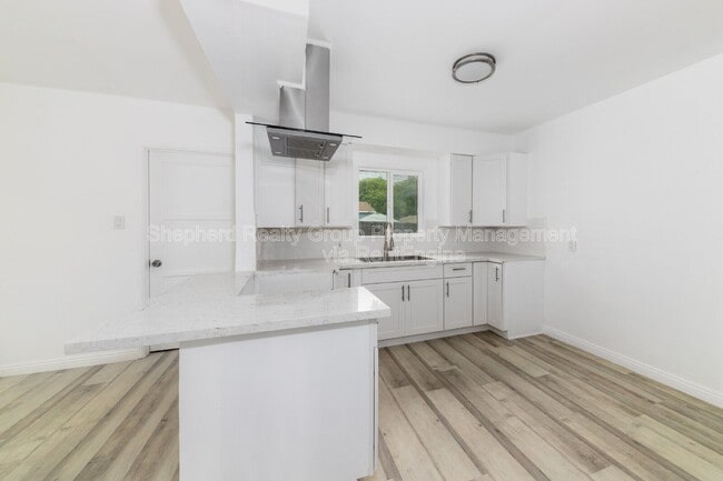 Building Photo - 742 W 36th St