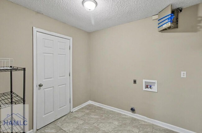 Building Photo - 43 Sandy Run Rd