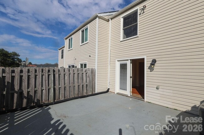 Building Photo - 167 Water Oak Dr