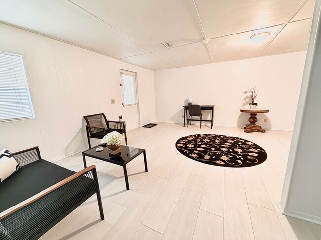 Building Photo - 9999 NE 120th St