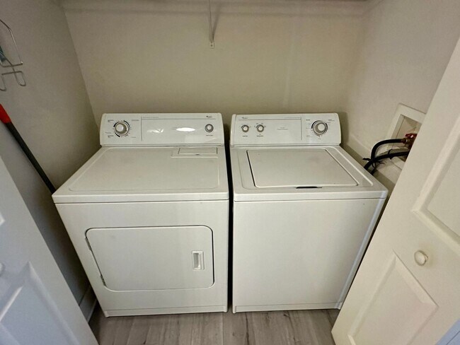 Building Photo - Chic 1-Bed, 1-Bath Apartment in the Heart ...
