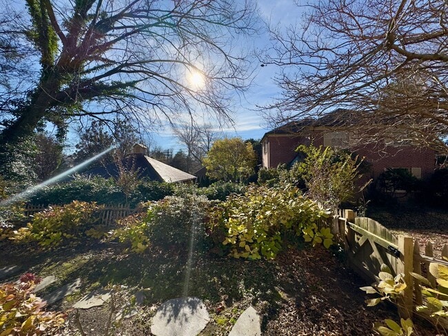 Building Photo - Charming 4 Bedroom/3.5 Bathroom Detached Home in Homeland, MD!