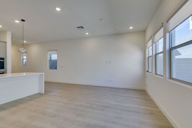 Building Photo - Brand New 4 Bedroom + Den/Office in Summerlin