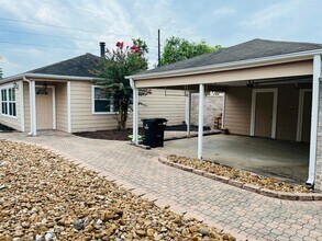 Building Photo - 16203 Ridgegreen Dr