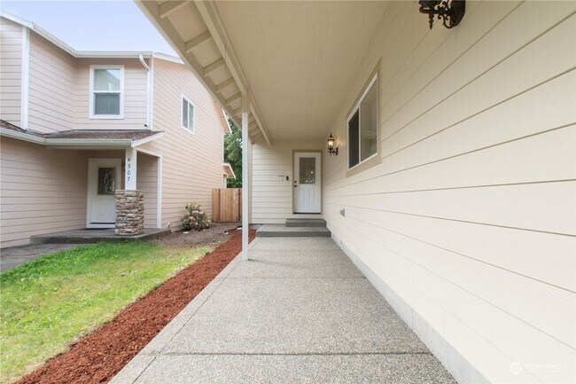 Building Photo - Listed For Rent