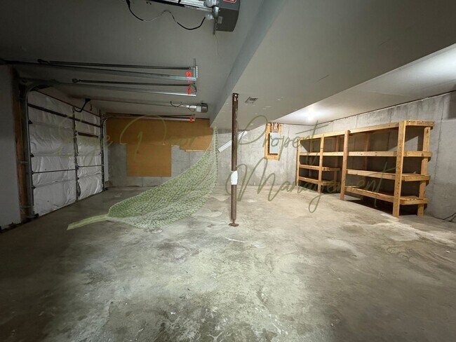 Building Photo - BEAUTIFUL BLUE SPRINGS HOME!!!