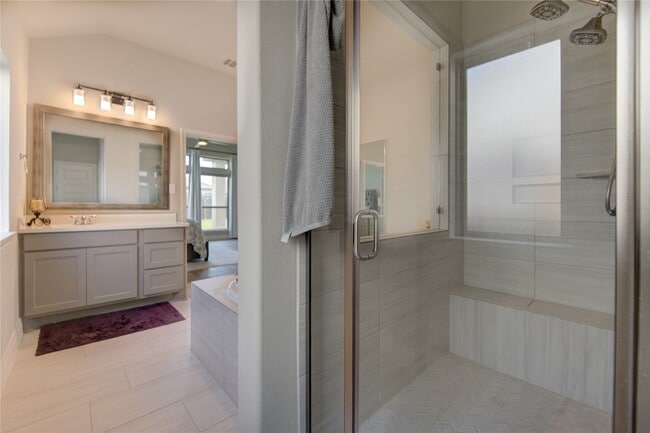 Building Photo - 1930 Creekwood Cv