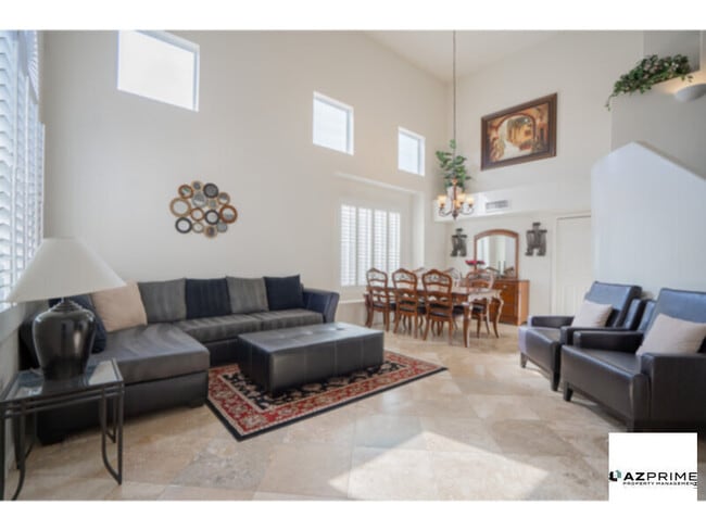 Building Photo - Live large in this Gorgeous 4/3 Unfurnishe...