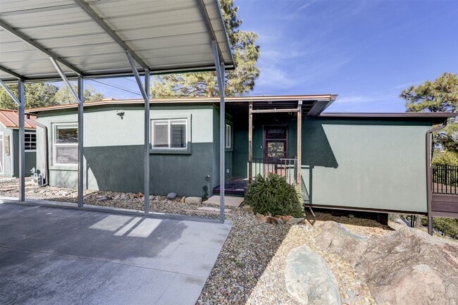 Building Photo - Newly Remodeled 2 Bed, 1 Bath + a Den  Home at The Base of Thumb Butte!
