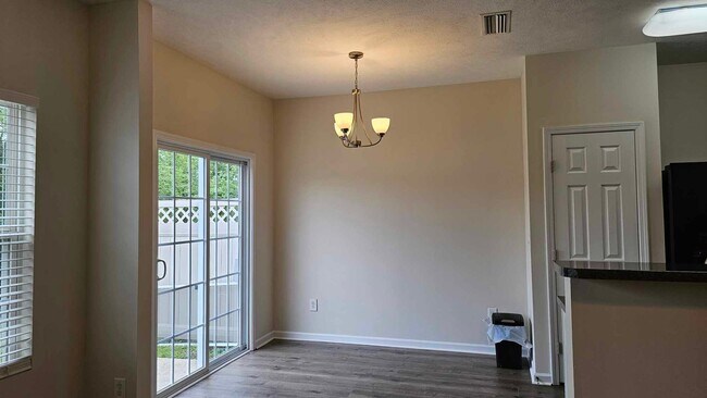 Building Photo - Brentwood Town home for lease