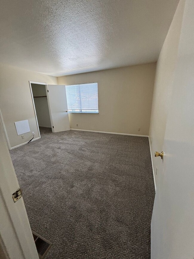 Building Photo - Spacious 4-Bedroom Home with Community Poo...