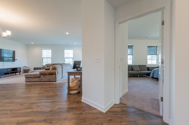 Building Photo - 5006 Forsythia Pl