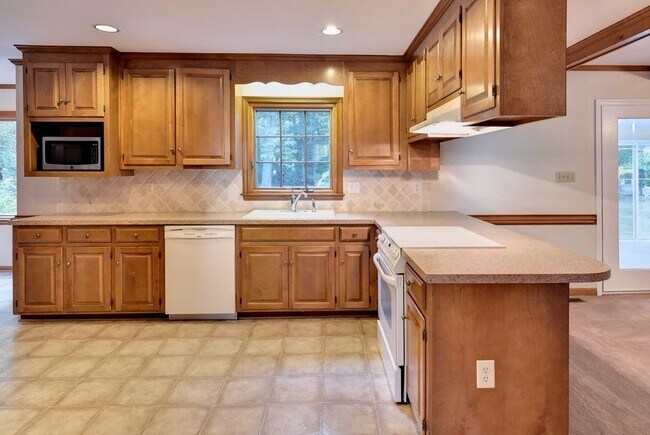Building Photo - Beautiful Home on Quiet Cul-de-sac