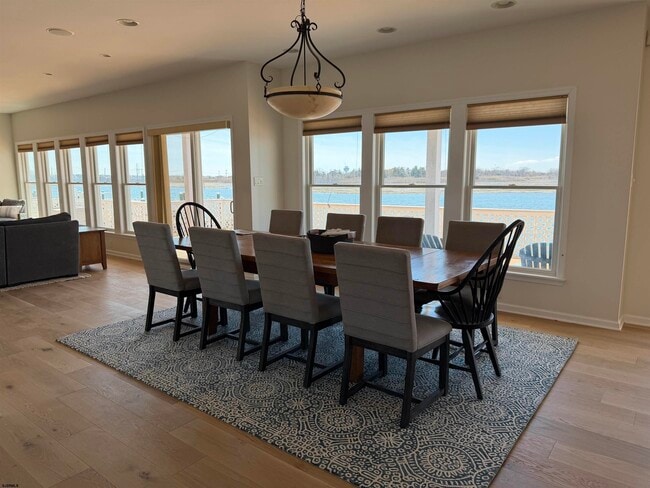 Building Photo - 802 N Harvard Ave