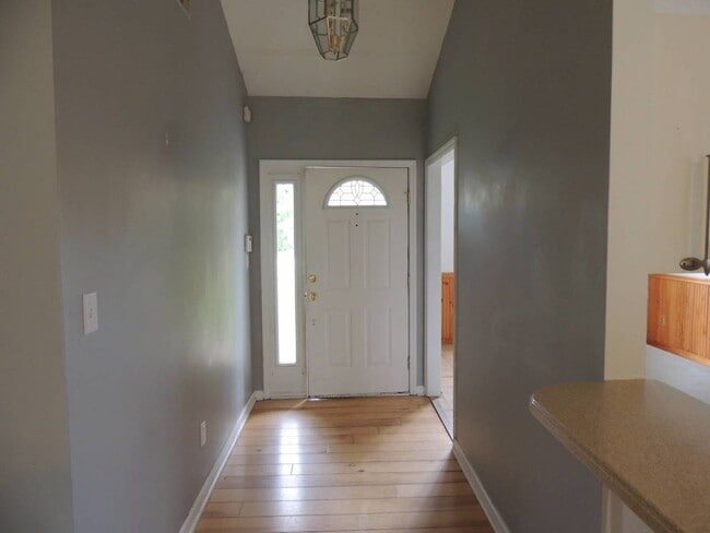 Building Photo - Beautiful Family Home in Cherry Branch!