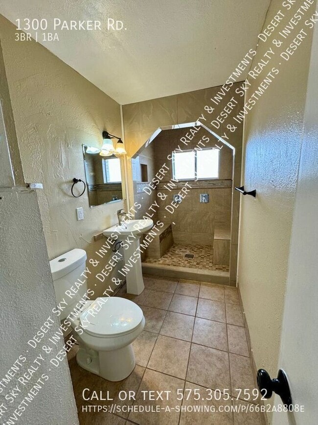 Building Photo - 1300 Parker Rd