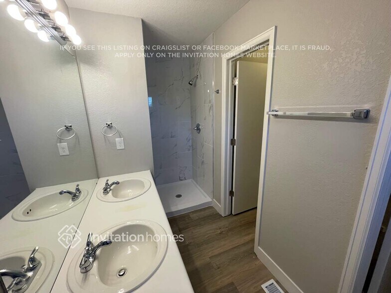 Building Photo - 4892 N Silverlace Dr