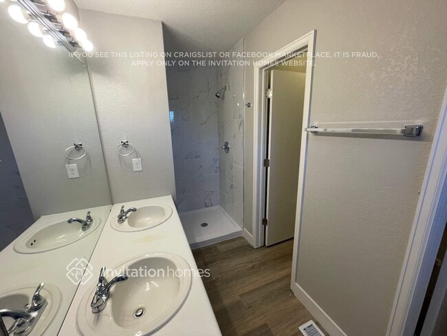 Building Photo - 4892 N Silverlace Dr
