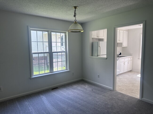 Building Photo - 118 Henley Pl