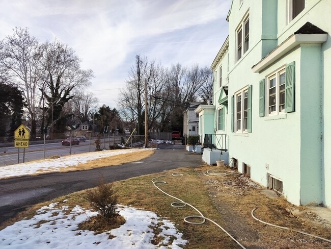 Building Photo - 32 Newell Ave