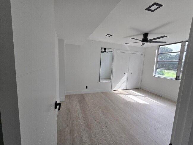 Building Photo - 3010 N Course Dr