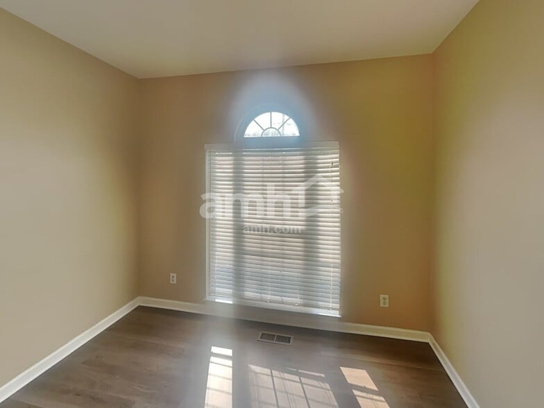 Building Photo - 602 Glenties Dr
