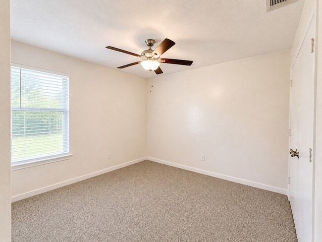 Building Photo - 1711 Dixon Ln