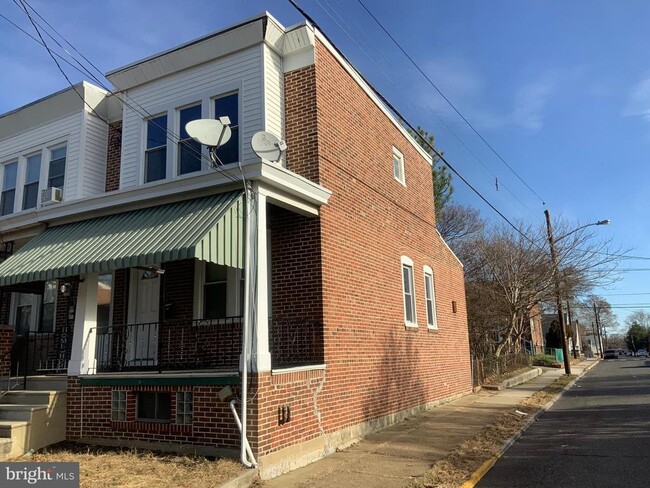 Building Photo - 254 Cedar Ave