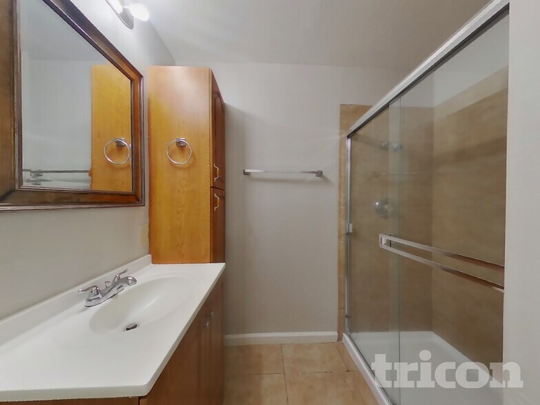 Building Photo - 573 Laurel St