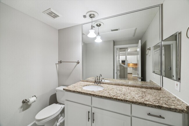 Building Photo - 5353 Memorial Dr