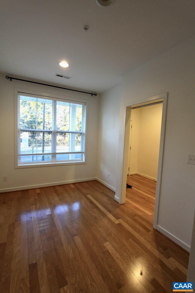 Building Photo - 872 Estes St