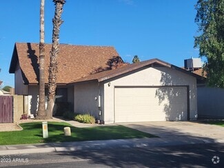 Building Photo - 10024 W Sells Dr