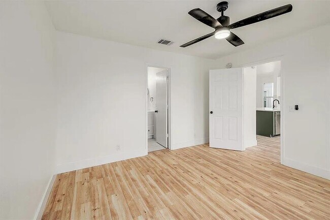 Building Photo - 16816 Jaron Dr