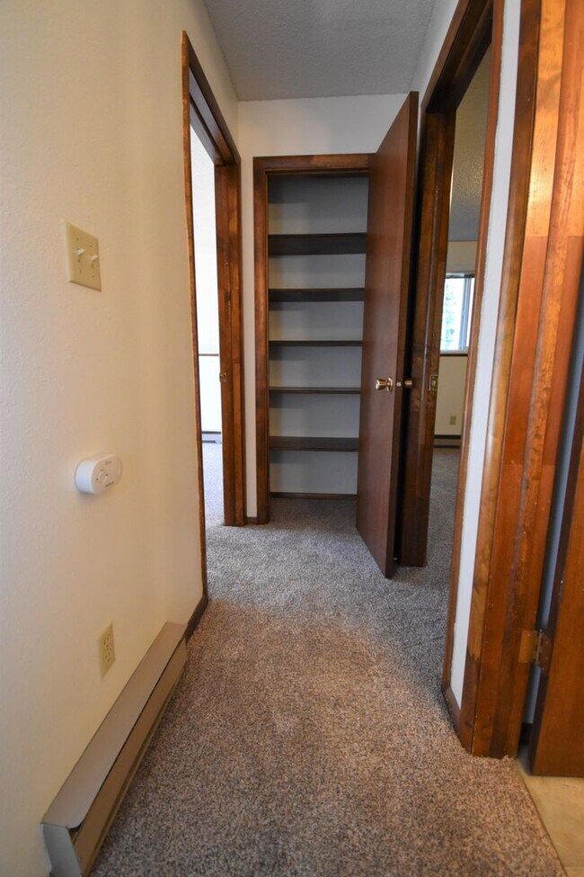 Building Photo - 2Bed 1.5Ba W/ Carport! Close to Trails, Ho...