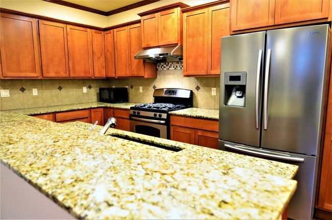 Building Photo - Spacious home with lots of natural light. ...