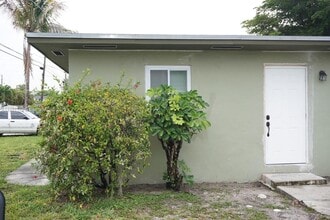 Building Photo - 800 NW 96th St