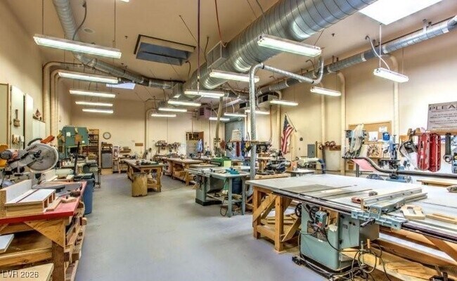 Building Photo - 9004 Litchfield Ave