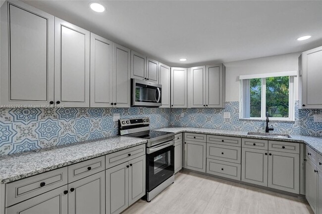 Building Photo - 3800 SW 58th Terrace