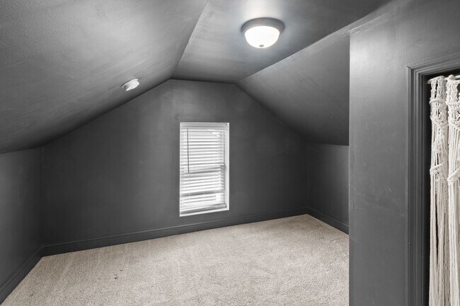 Building Photo - 1629 24th Ave N