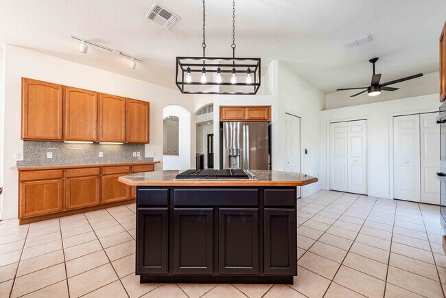 Building Photo - St. Cloud 4 Bedroom, 4 Bathroom Pool Home with Lake View