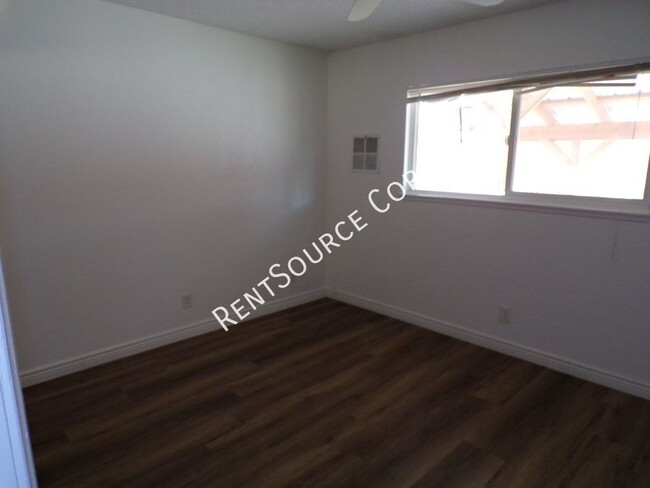 Building Photo - 1820 Calico Dr