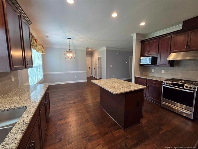 Building Photo - Rental in gated Gates Four!